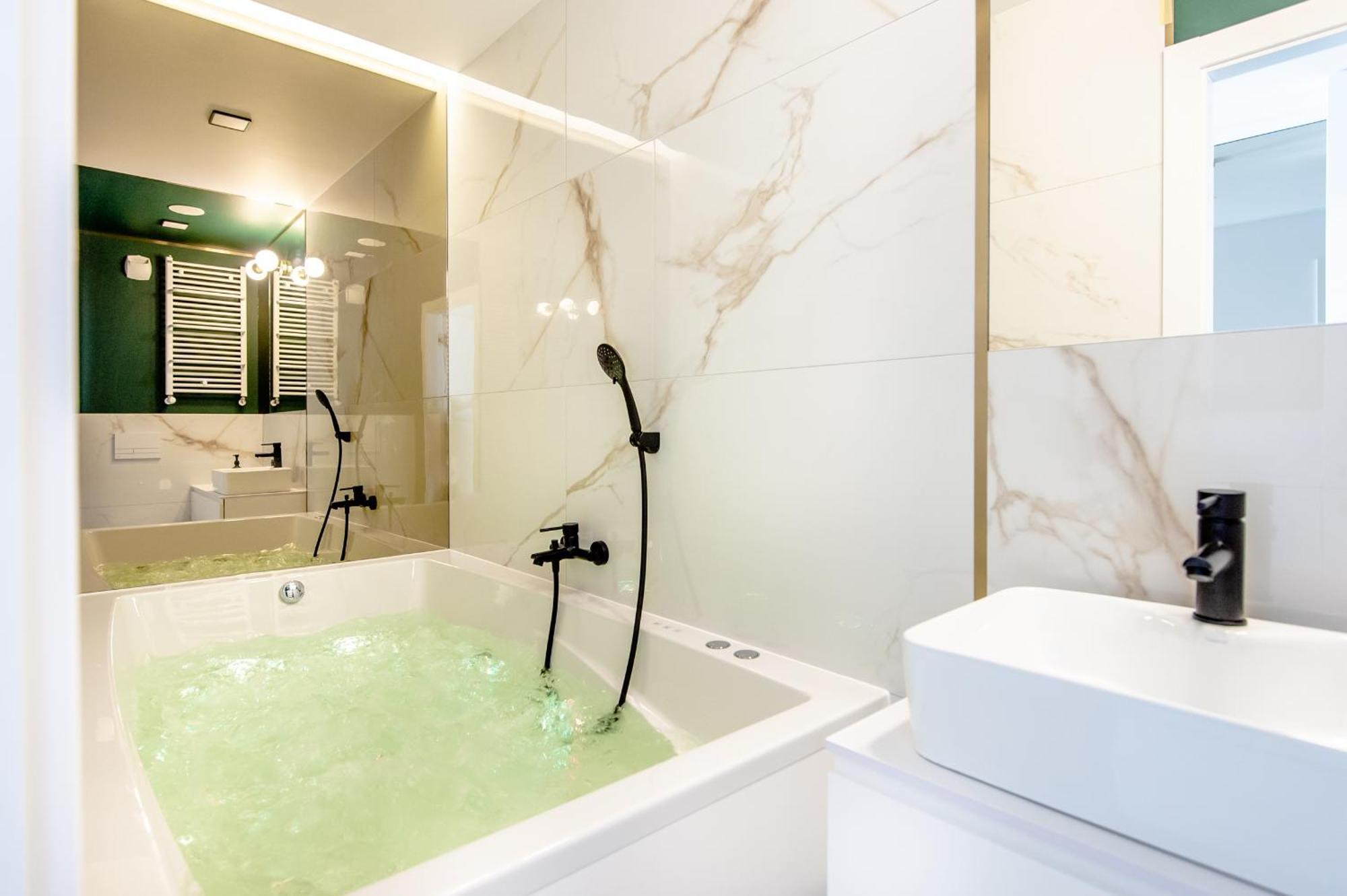 Super-Apartamenty Vip Jacuzzi III Poznań Exterior foto